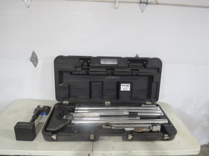 lot 8 image: Taylor Carpet Stretcher with Taylor Knee Kicker