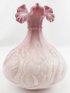 lot 26 image: FENTON 8 Rosalene Waterlily Ruffle Swan Vase. -Measures 8x4