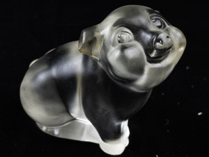 lot 29D image: FENTON Sitting Pig Figurine.