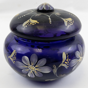 lot 30 image: FENTON 4 Royal Purple Floral Pattern 24k Gold Accents Hand painted Covered Box. LIMITED EDITION #269250