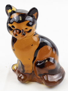 lot 38R image: FENTON Autumn Gold Sitting Cat Figurine.