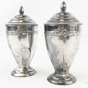 lot 49 image: Vintage Silver Plated Salt & Pepper Shakers