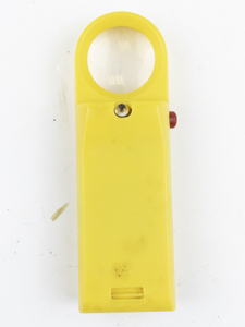lot 81 image: Yellow Light Up Magnifier - Working