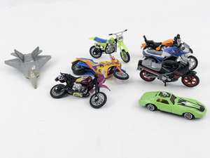 lot 122 image: Group of Eight Toy Cars