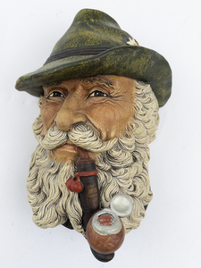 lot 141 image: 1972 BLOSSONS Tyrolean Chalkware Head Wall Hanging -Congleton England