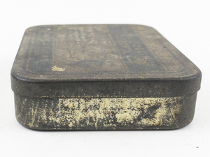 lot 209 image: Vintage Hexylresorcinol Sucrets Tin