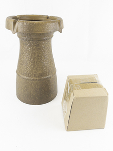 lot 211 image: BERNINI FOUNTAINS Bronze-Colored Battery Operated Water Fountain Tower for Birdbath Never Used