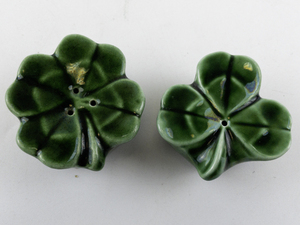 lot 248 image: Vintage VALLONA STARR Four & Three Leaf Clovers Salt & Pepper Shakers. Circa 1950-53