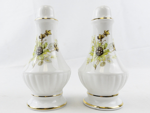 lot 249 image: ROYAL TARA Thistle Salt & Pepper Shakers Irish Fine Bone China -Homemade in Galway Ireland