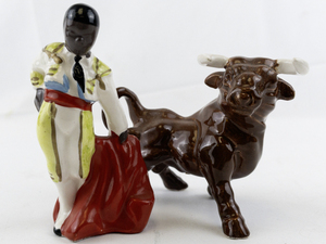 lot 251 image: Vintage Matador & Bull Ceramic Salt & Pepper Shakers