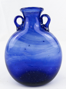 lot 267 image: HAND BLOWN Cobalt Blue Glass Double handle Art Glass BottleVase