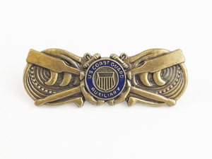 lot 305 image: US Coast Guard Auxiliary Coxswain Badge Pin