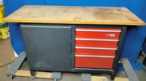 lot 179 image: Craftsman 4 Drawer Tool Bench