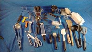 lot 196 image: Large Lot of Kitchen Items