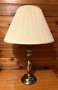 lot 72 image: Beautiful Vintage Brass Lamp