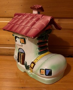 lot 87 image: Vintage Old Woman Who Lived in a Shoe Cookie Jar