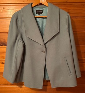 lot 89 image: Jones New York Collection Woman Size 2X Coat  Jacket