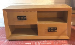 lot 25 image: Vintage Console Cabinet