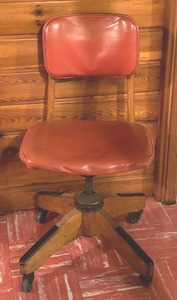 lot 138 image: Vintage Office Chair