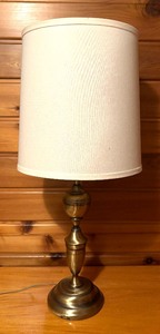 lot 141 image: Vintage Brass Table Lamp