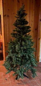 lot 192 image: Festive Faux 6 Foot Christmas Tree