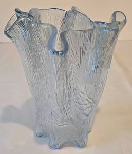 lot 32 image: Severin Brorby for Hadeland Norway Freeform Vase