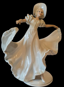 lot 35 image: Vintage Schaubach Kunst Porcelain Figurine