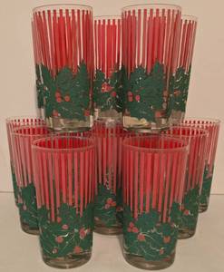 lot 41 image: Set of Vintage Washington Glass Holiday Tumblers