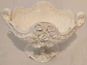 lot 44 image: Intricately Carved Vintage Ardalt Broccoli Bianco Centerpiece Bowl