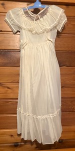 lot 221 image: Adorable Vintage Childrens Dress