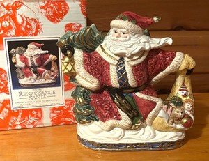 lot 251 image: Vintage 1994 Fitz and Floyd Renaissance Santa Pitcher