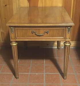 lot 262 image: Vintage Mid Century Accent Table  Side Table