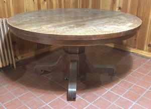 lot 295 image: Round Vintage Oak Table