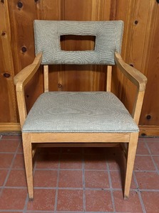 lot 296 image: Mid Century Chair