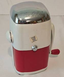 lot 181 image: Vogue Model Ice-O-Mat Ice Crusher