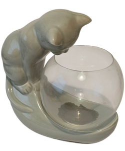 lot 242 image: Vintage Haeger Cat with Fish Bowl Sculpture