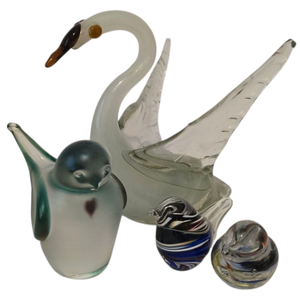 lot 249 image: Vintage Glass Bird Figurines including a Zellique Studio Hand Blown Art Glass Bird Figurine