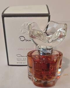lot 336 image: Oscar de la Renta Eau De Parfum 1.7 fl ounces