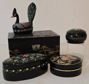 lot 337 image: Vintage Trinket and Jewelry Boxes including a Vintage Asian Inlaid Jewelry Box