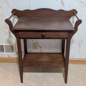 lot 290 image: Vintage Mahogany Washstand Table