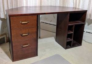 lot 318 image: Corner Shaped Writing Desk