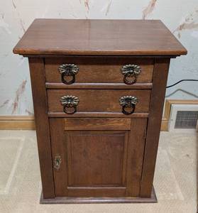 lot 320 image: Vintage Oak Cabinet Table