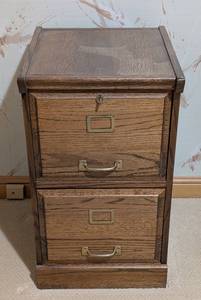 lot 323 image: Two Drawer Oak Filing Cabinet