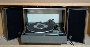 lot 329 image: RCA Turntable and Speakers