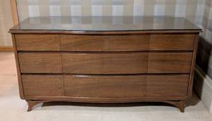 lot 10 image: Rway Mid Century Walnut Nine Drawer Dresser