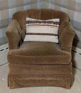 lot 354 image: Vintage Gabberts Brown Corduroy Armchair