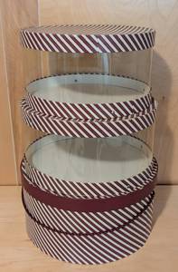lot 359 image: Vintage Cardboard Hat Box Set