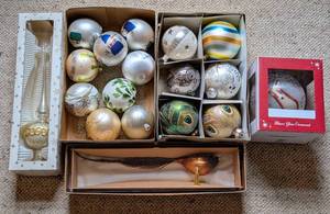 lot 368 image: Variety of Glass Ornaments and Vintage Tree Topper