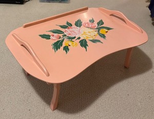 lot 424 image: Vintage Floral Lap Table