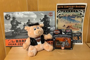 lot 426 image: Harley Davidson Calendar, Plush Pig, Maisto 118 Scale Model Motorcycle and More